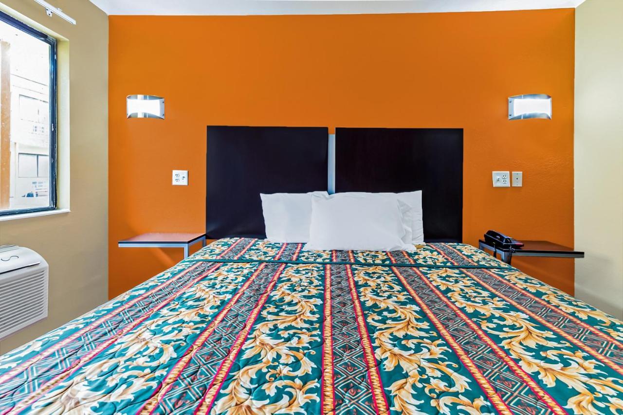 Oyo Hotel Lake Charles Hwy 10 ภายนอก รูปภาพ