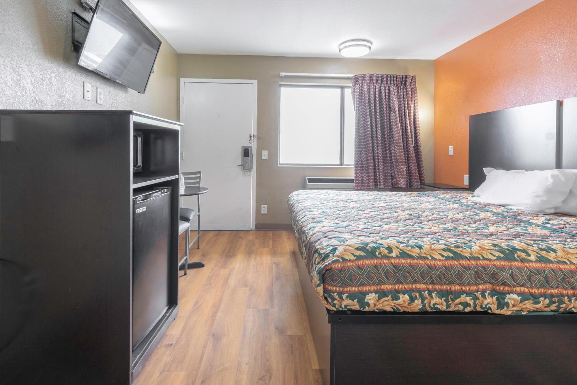 Oyo Hotel Lake Charles Hwy 10 ภายนอก รูปภาพ