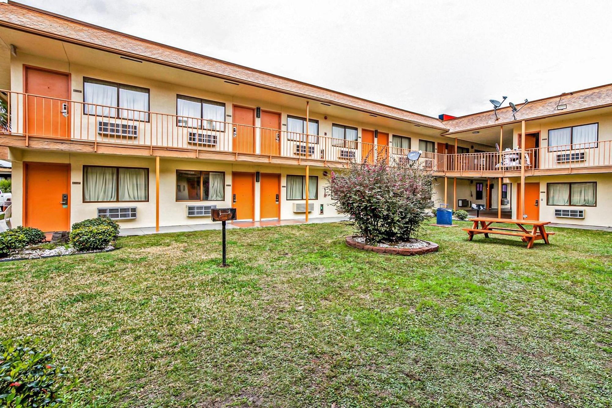Oyo Hotel Lake Charles Hwy 10 ภายนอก รูปภาพ